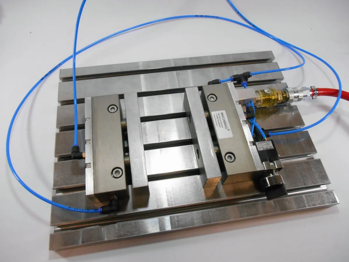 Étau bride pneumatique pour petites pièces – Image 5
