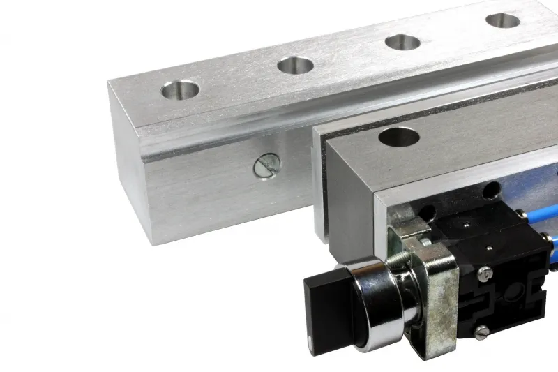 Étau bride pneumatique pour petites pièces – Image 3